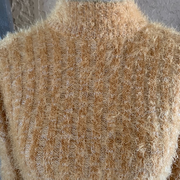 Sweater - Picture 4 of 6